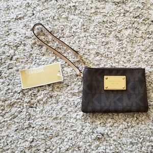 Michael Kors NWT Jet Set Small Signature Wristlet